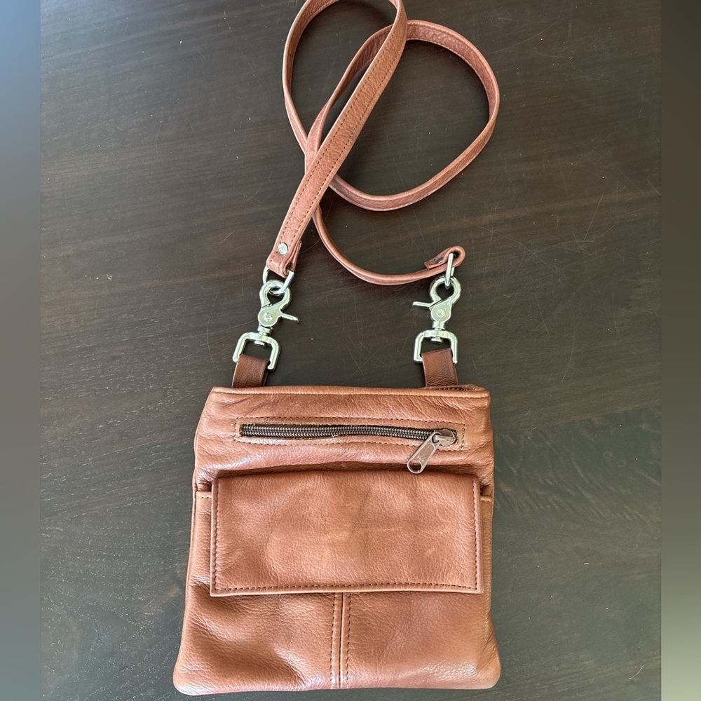 VICTORIA LEATHER CO vintage leather crossbody bag, medium brown. - Picture 3 of 9